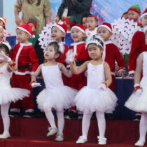 Kids-yuletide-3