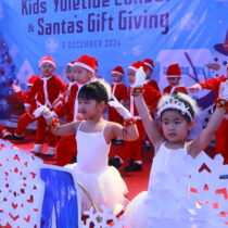 Kids-yuletide-8